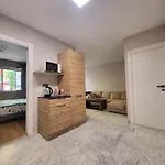 Cozy Fully Renovated By The Sea *
