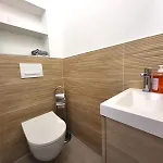 Cozy Fully Renovated By The Sea Apartment *