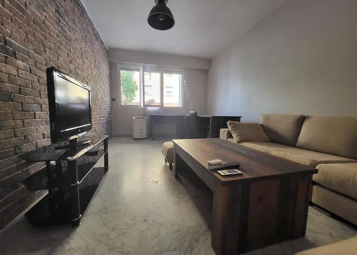 Cozy Fully Renovated By The Sea *