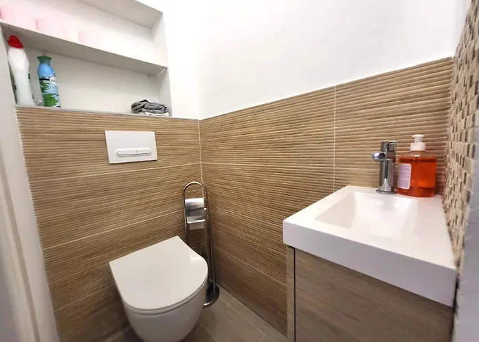 Cozy Fully Renovated By The Sea Διαμέρισμα *