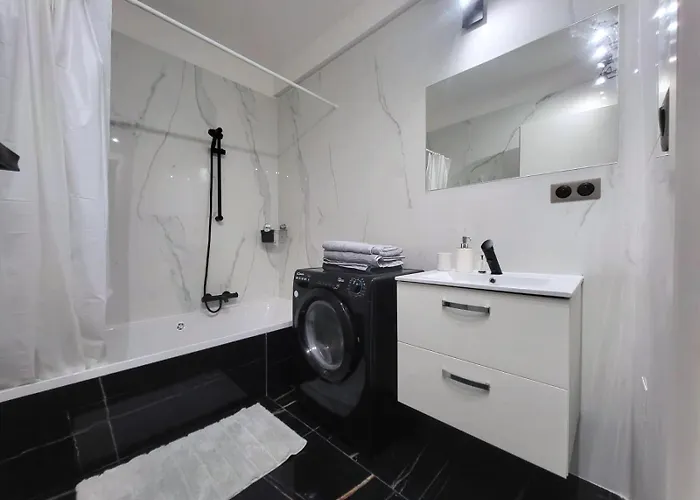 Cozy Fully Renovated By The Sea Apartment Menton