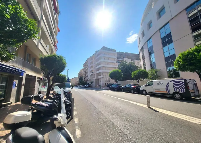 Apartment Cozy Fully Renovated By The Sea